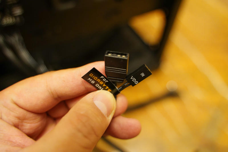 这机箱真浪！安钛克风行者DF700 Flux中塔机箱开箱简评