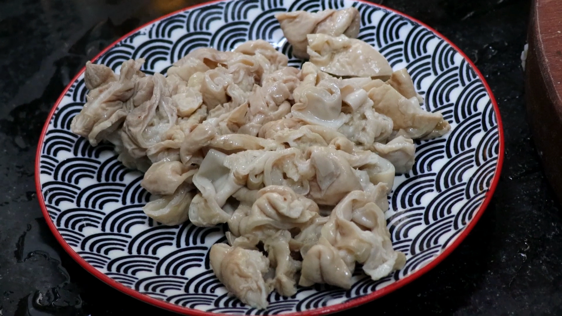 肥腸的家常菜做法，外酥裡糯，下酒又下飯，一周吃5次都不嫌膩