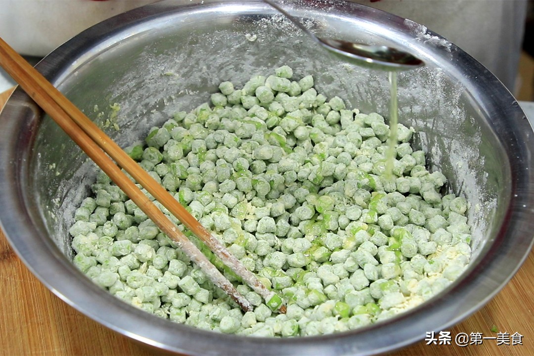 An egg is beaten in the beans. It is not fried or stewed. I didn’t expect it to be so delicious. It tastes better than meat.