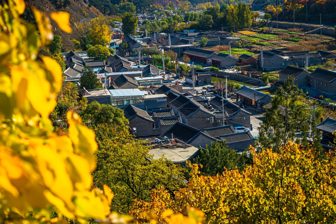 There is an ancient village in Miyun, Beijing. It used to be the first pass to Beijing. There are a large number of cultural relics.