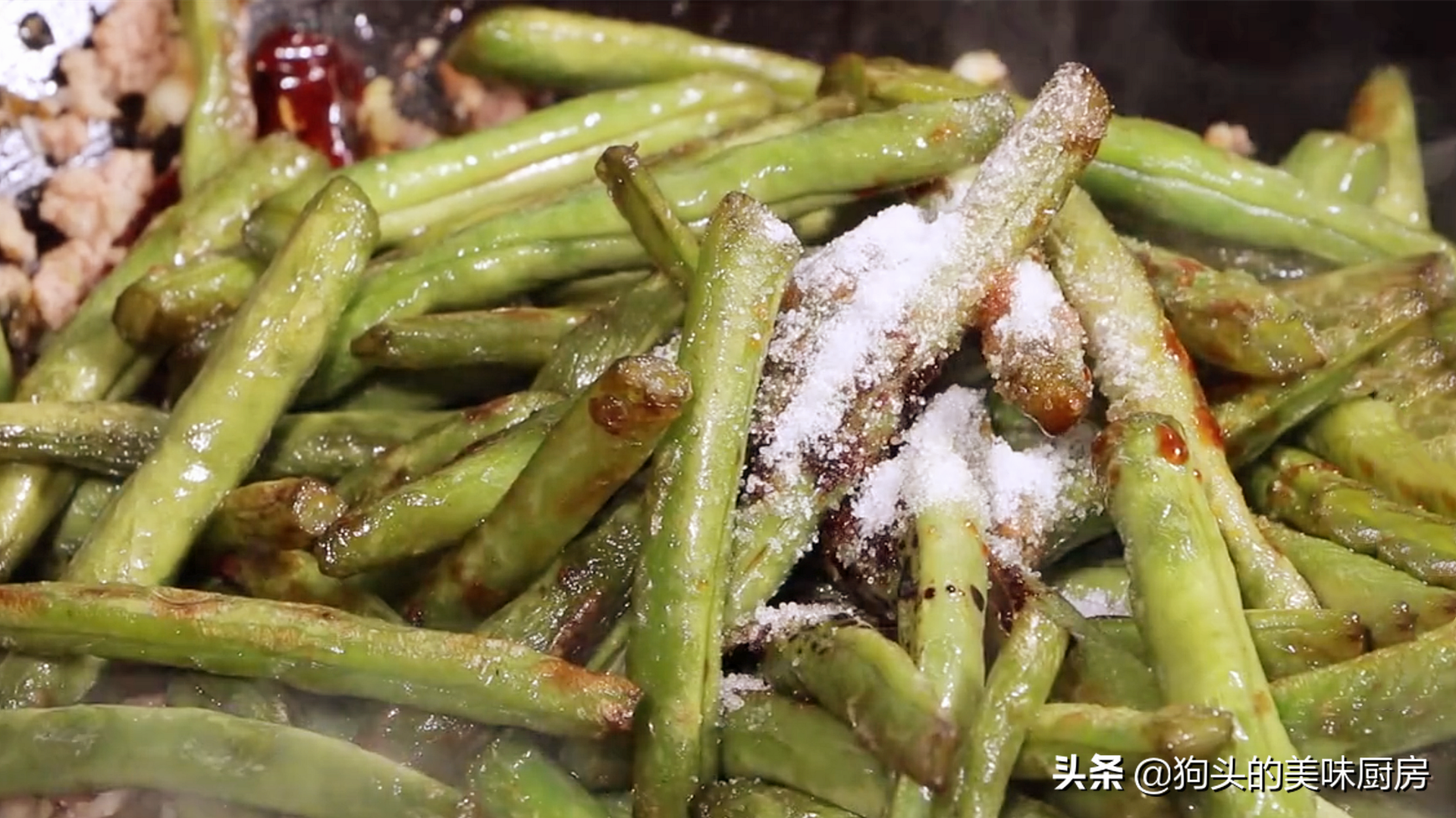 乾煸豆角有人焯水或直接炒，怪不得不好吃，教你一招，鹹香又入味