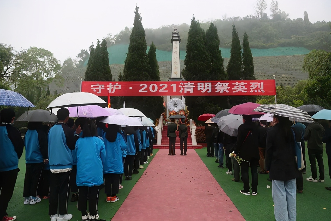 学党史 敬英烈 铸红魂——达州职高开展清明祭扫革命先烈活动