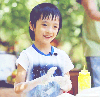 吴镇宇儿子颜值长在意料外，明显发胖伙食得多好？还好有身高撑着