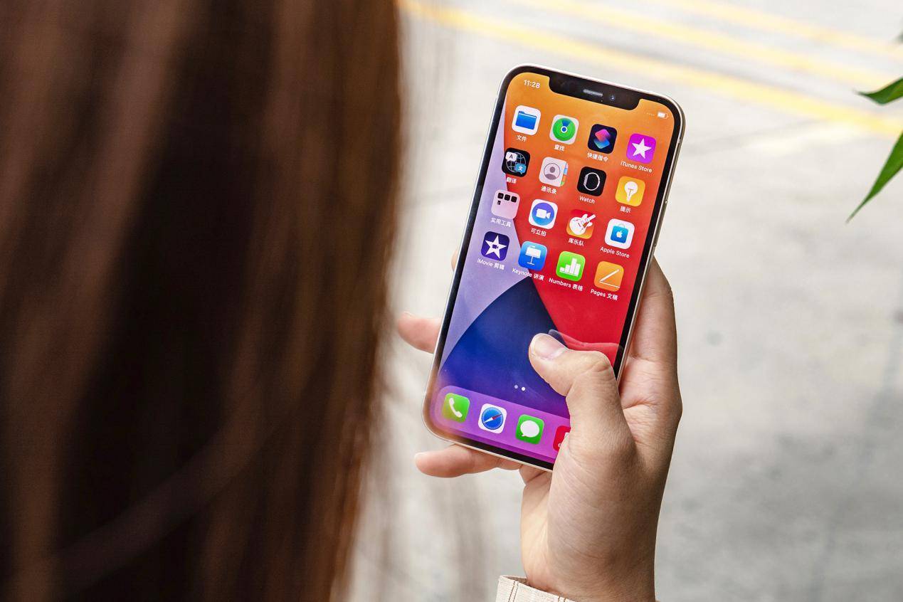 6S钉子户终于换iPhone12，用了近一个月，来说说感受