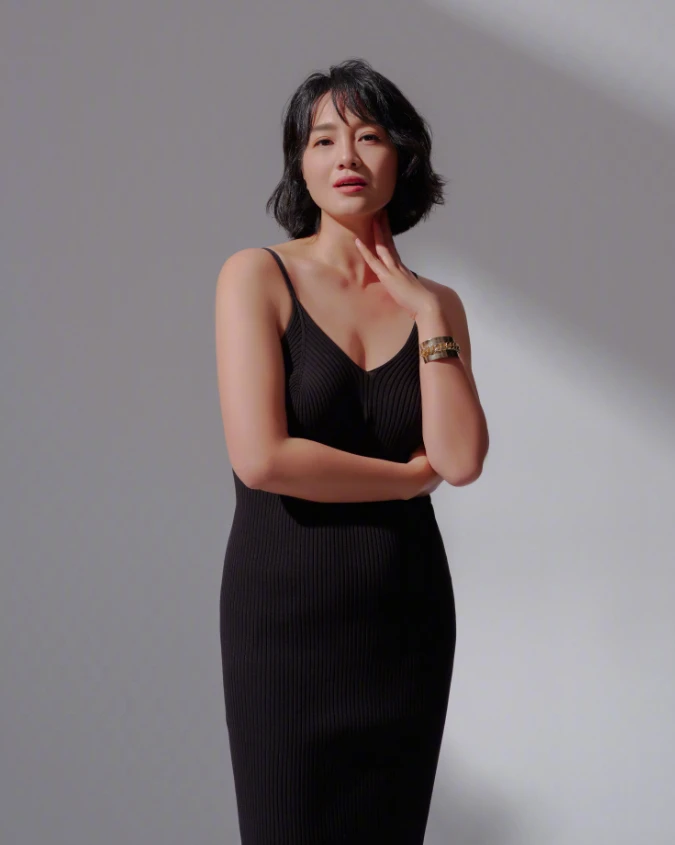 “卑微丹”不见了？朱丹产后大方晒身材，笑称