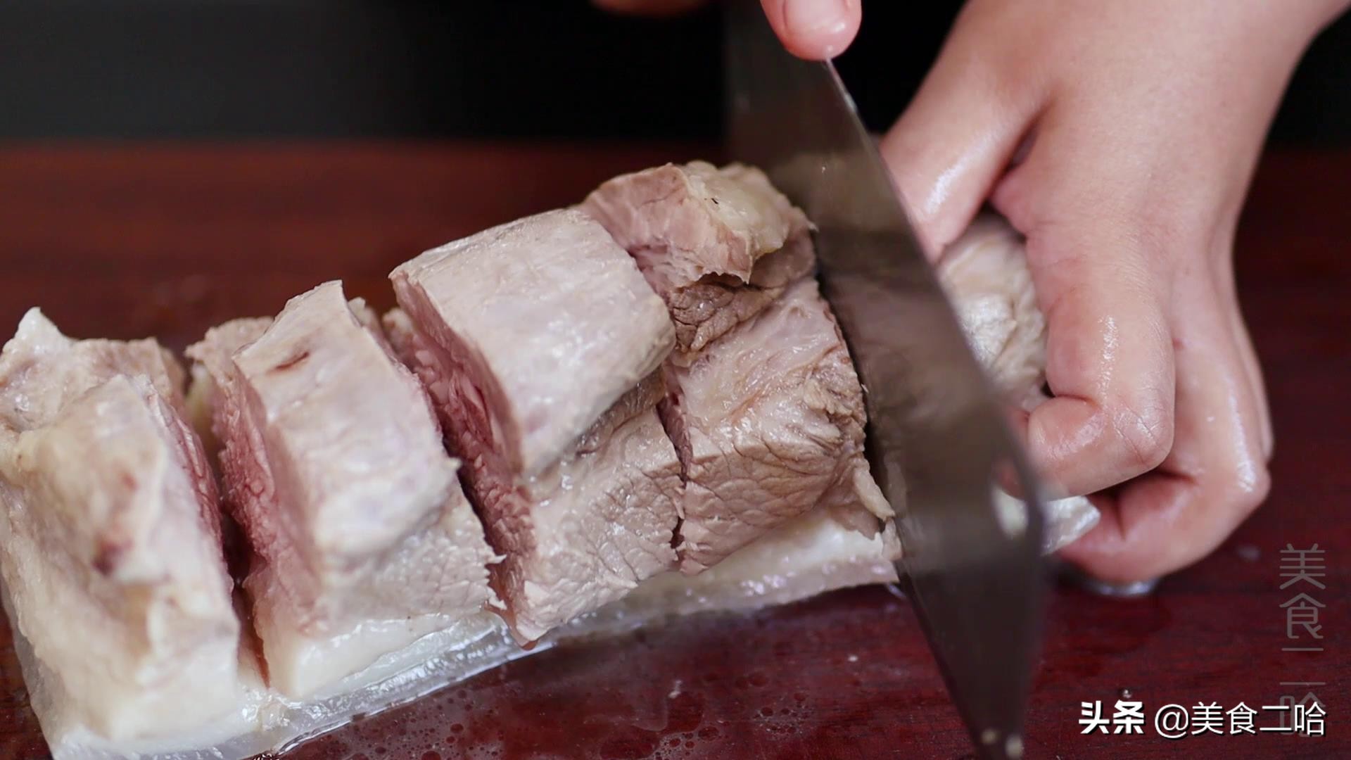 脆皮烤肉：原来烧烤店都是这么做的，酥香不油腻，配上啤酒超过瘾