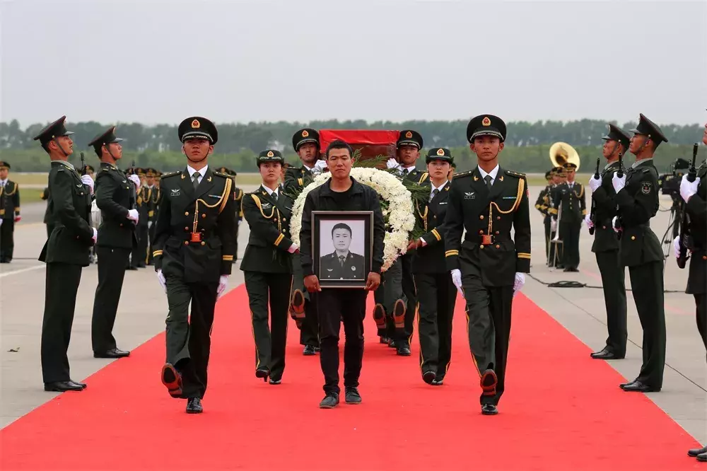 三年前的今天，一名中国士兵为世界和平牺牲