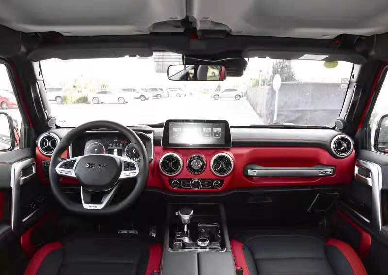 北京BJ40刀锋英雄版PK坦克300，哪款更能打？