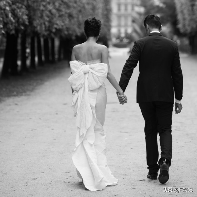 陈茵媺晒夫妻俩婚纱照庆祝结婚8周年 向陈豪发表了爱的宣言