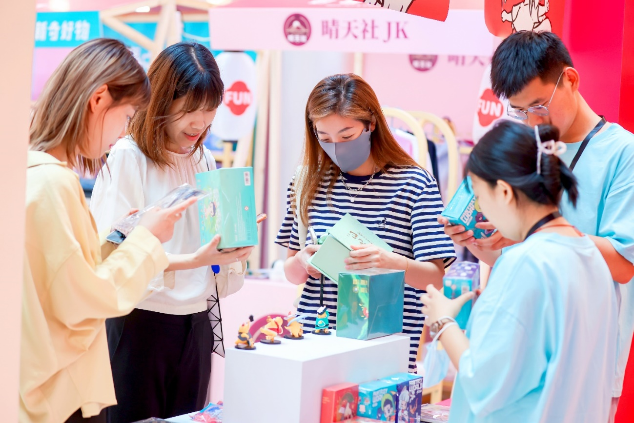 2021凯德“花YOUNG乐享季”破壁“次元世界”