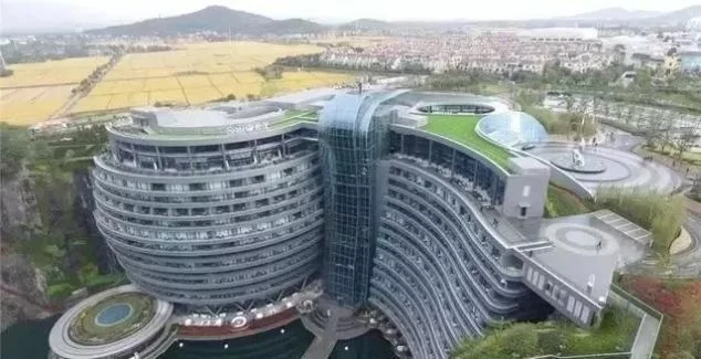 日本人挖了88米大坑，中国耗资20亿填补8年，不料