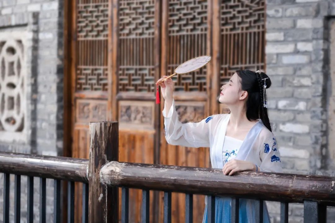 适合送给自己的30个诗词句子，每天读一遍，最好能背下来-第2张图片-非凡网