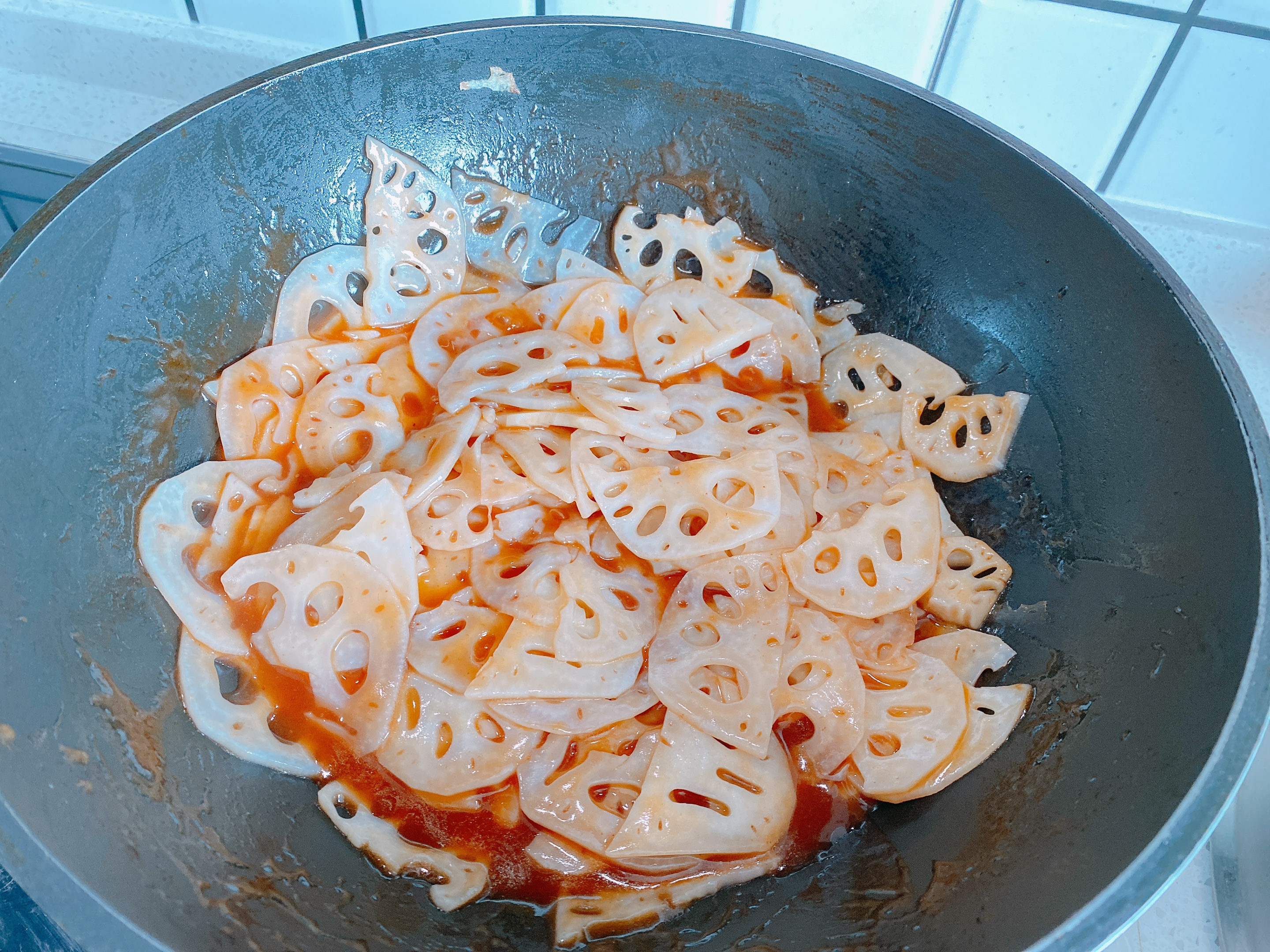 夏季开胃菜糖醋藕，掌握3个重点，色泽红亮不发黑，口感脆嫩酸甜