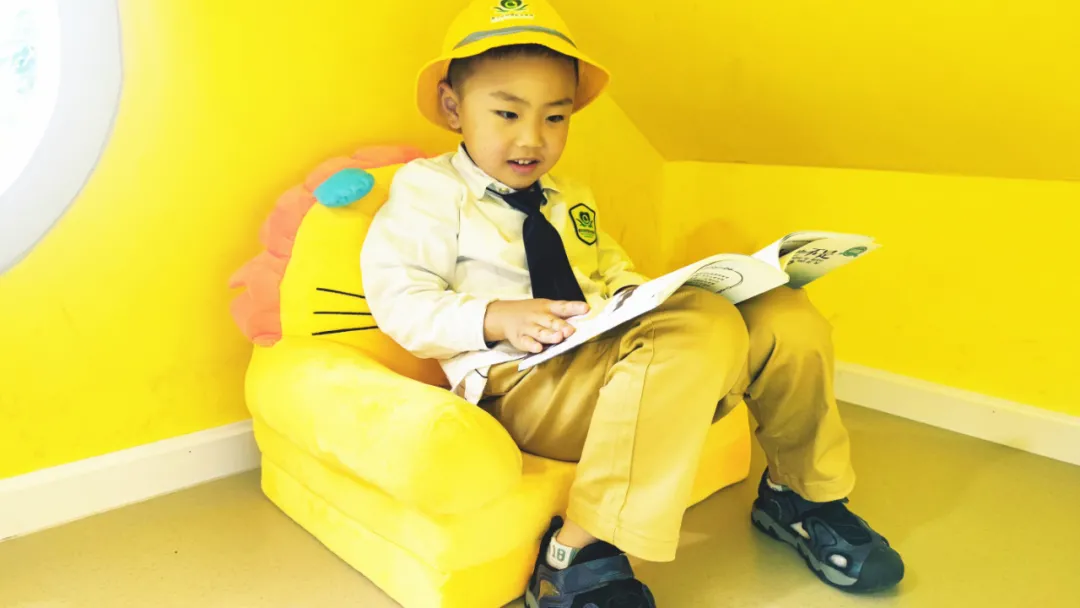 「百花快讯」看!双流区实验小学外国语学校校园惊现小黄帽