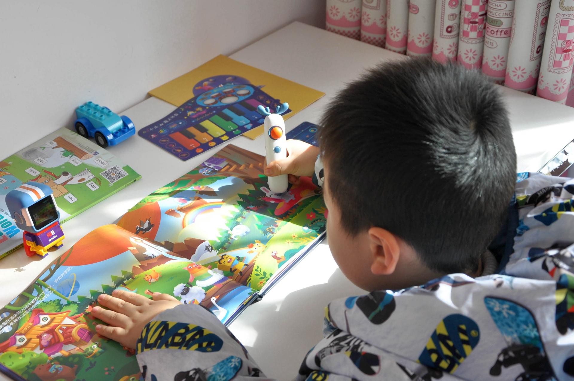 小木2021新品！百变悟空机器人，手势点读AI语音应有尽有