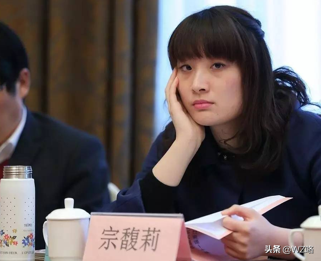 千亿企业唯一女继承人，近40岁仍然“愁嫁”，一辆老车开了十几年