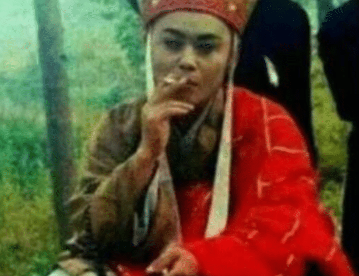 演员片场休息时都在干嘛？第一张我忍，杨紫这张我能笑一天