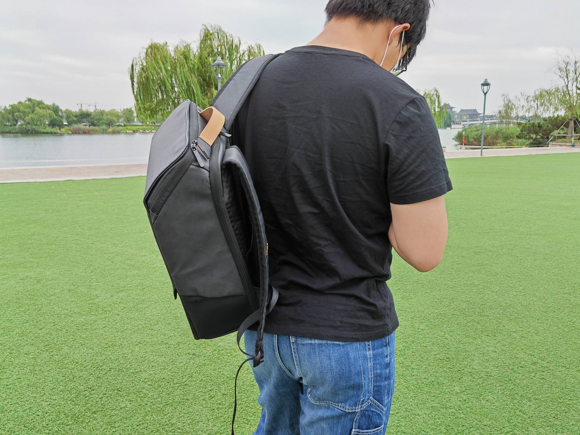轻奢级通勤双肩包——地平线8号零感背包体验分享