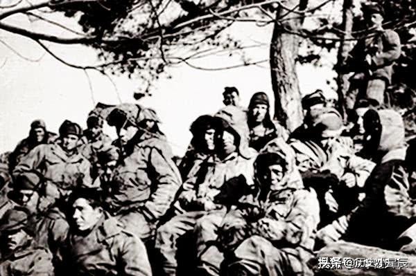 800多名美军投降！志愿军不解，美中尉解释：4个