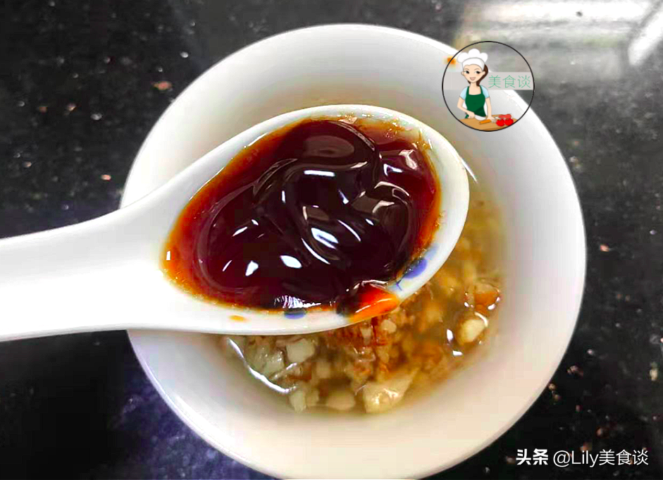 夏天多給孩子吃這肉，煮好切片淋上料汁，好香啊，孩子愛吃長得快