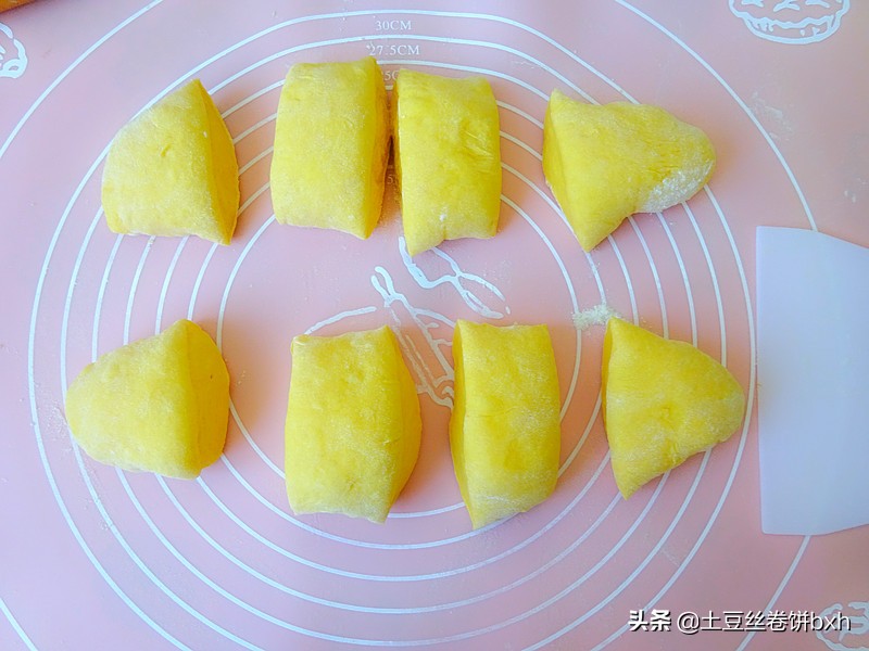 立秋后黑芝麻要常吃，教你做最好吃的胡萝卜黑芝麻饼，营养翻倍