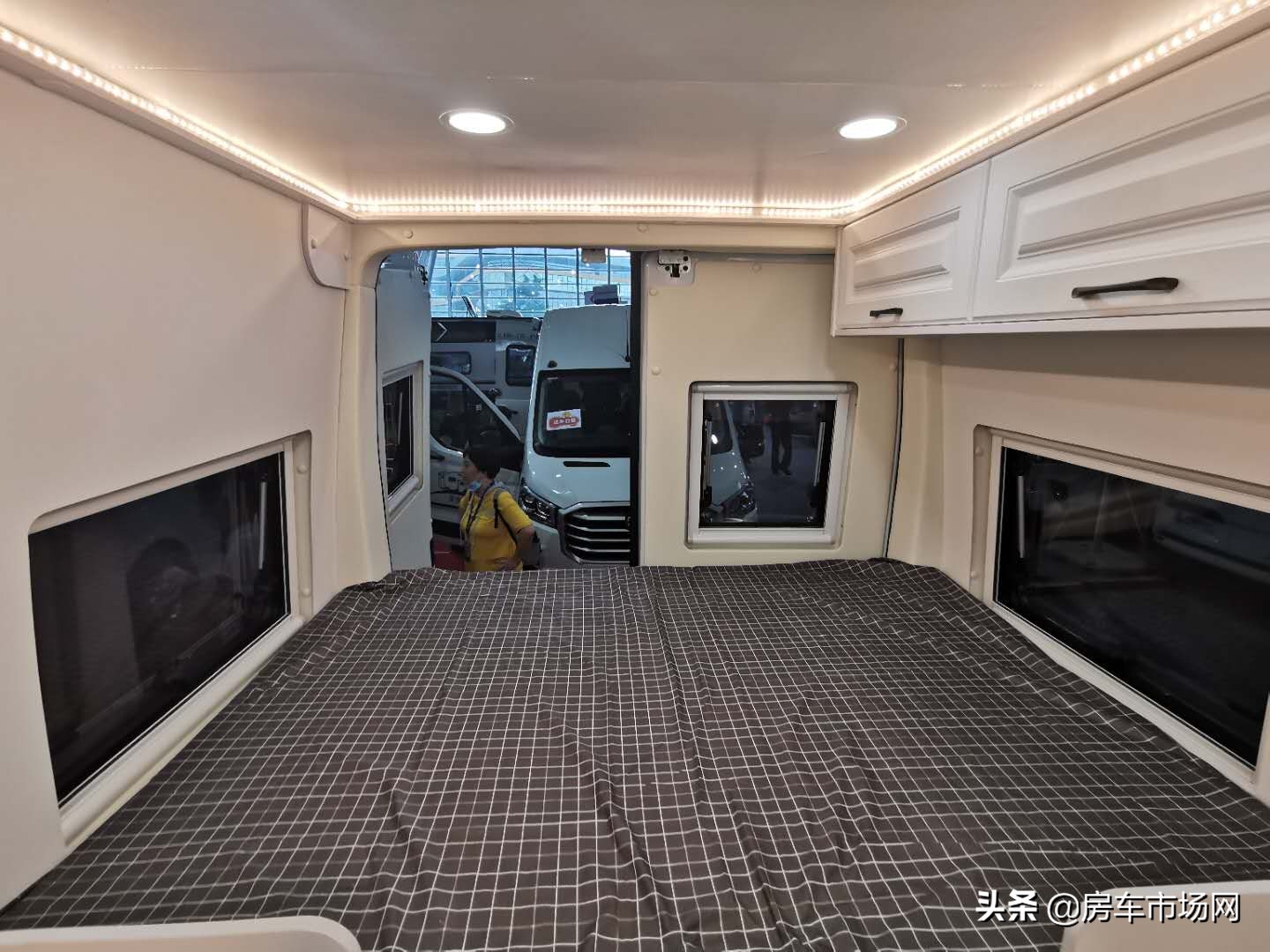 脑洞大开车友的个性定制版房车！要大空间没有卫浴间，能工作生活