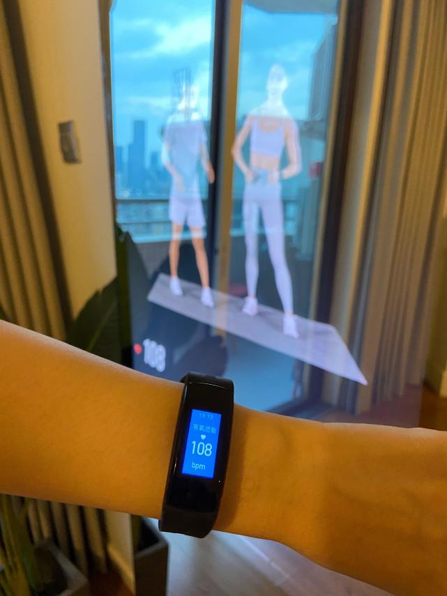 我家的镜子有点酷，FITMORE智能健身镜体验分享