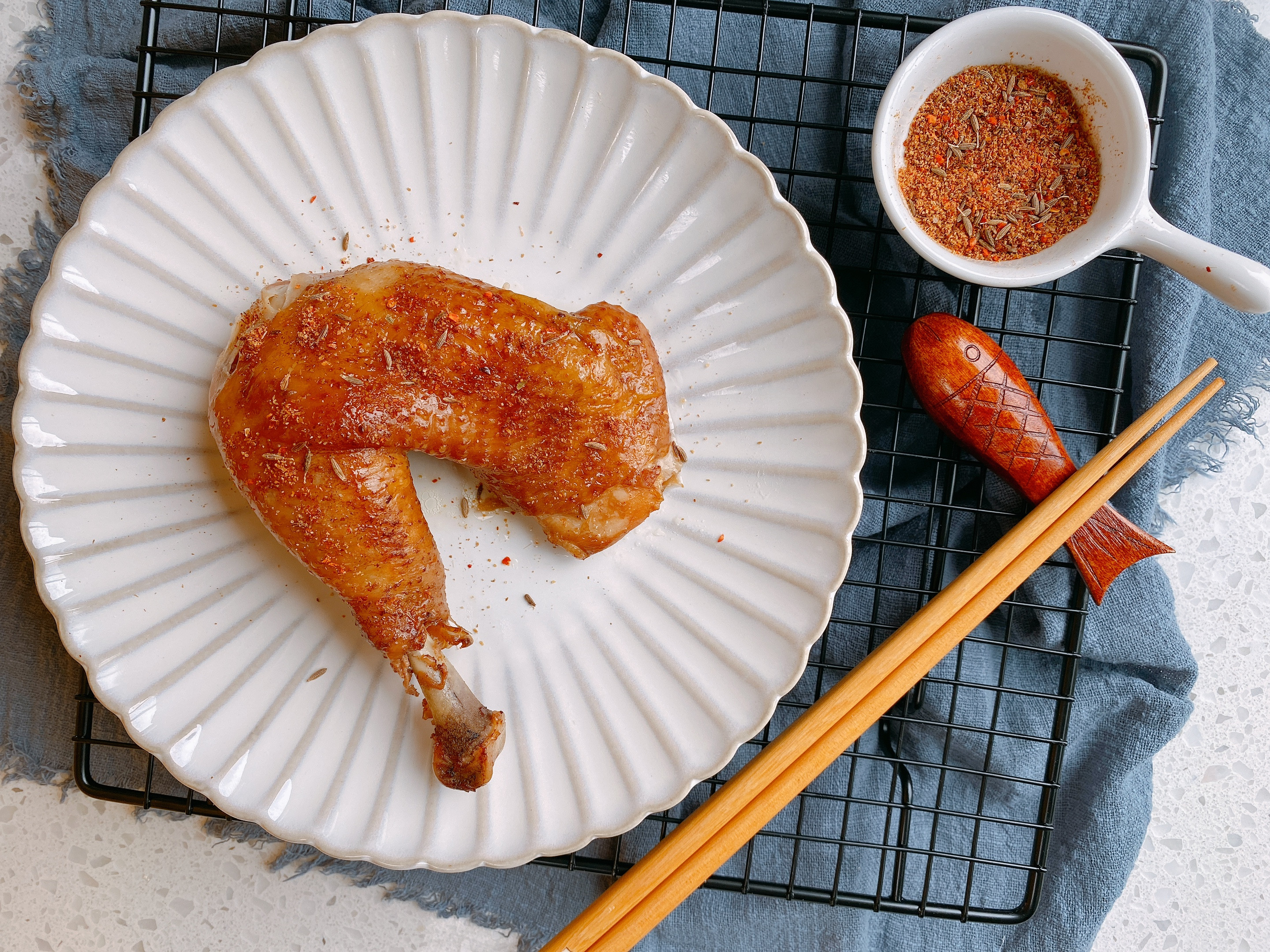 感恩節想吃烤雞用電飯鍋就能做，不放油不放水，鮮嫩多汁軟爛入味