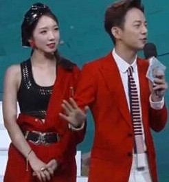 周震南与学妹的沙雕错位图，这些明星错位照让