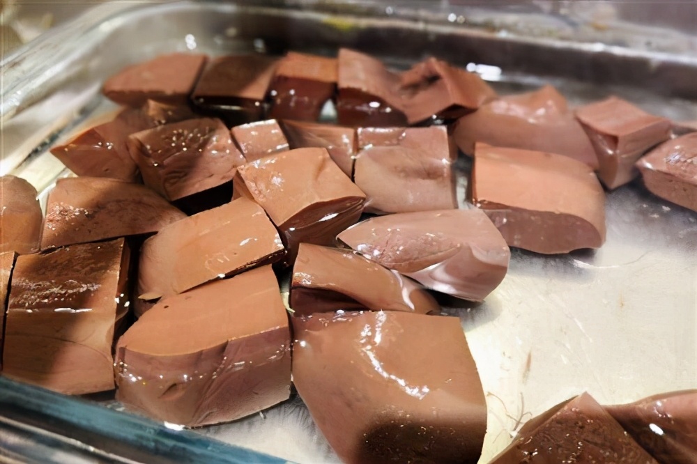 血液裡都是�垃圾�，成盒的鴨血還能不能吃？ 其實製作過程很簡單