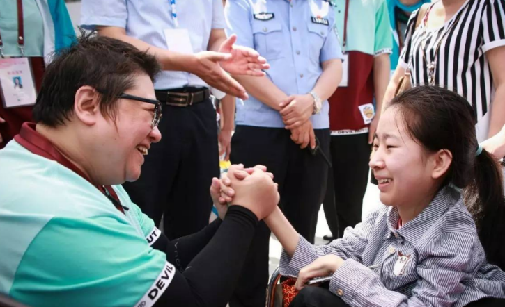 韩红发表公益感言，公布10位明星志愿者！暴瘦40斤后气场超强