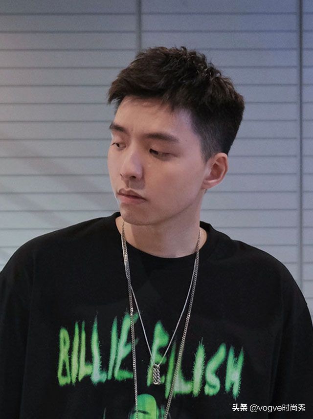 00后理发只会说“两边剪短”？4款时尚帅气的男士发型