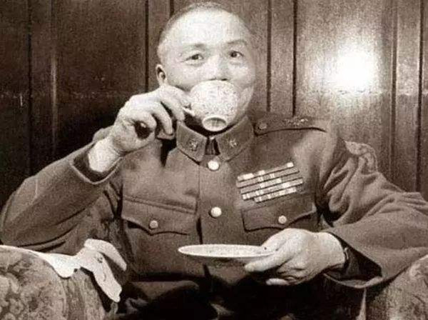 日本翻译官“表面汉奸”，吃日本喝日本，7字密