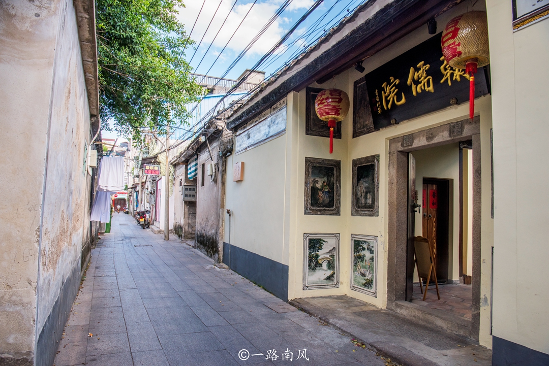 Among the ten alleys of Paifang Street in Chaozhou, five of them were once called "the rich man's alley", many tourists have not walked through