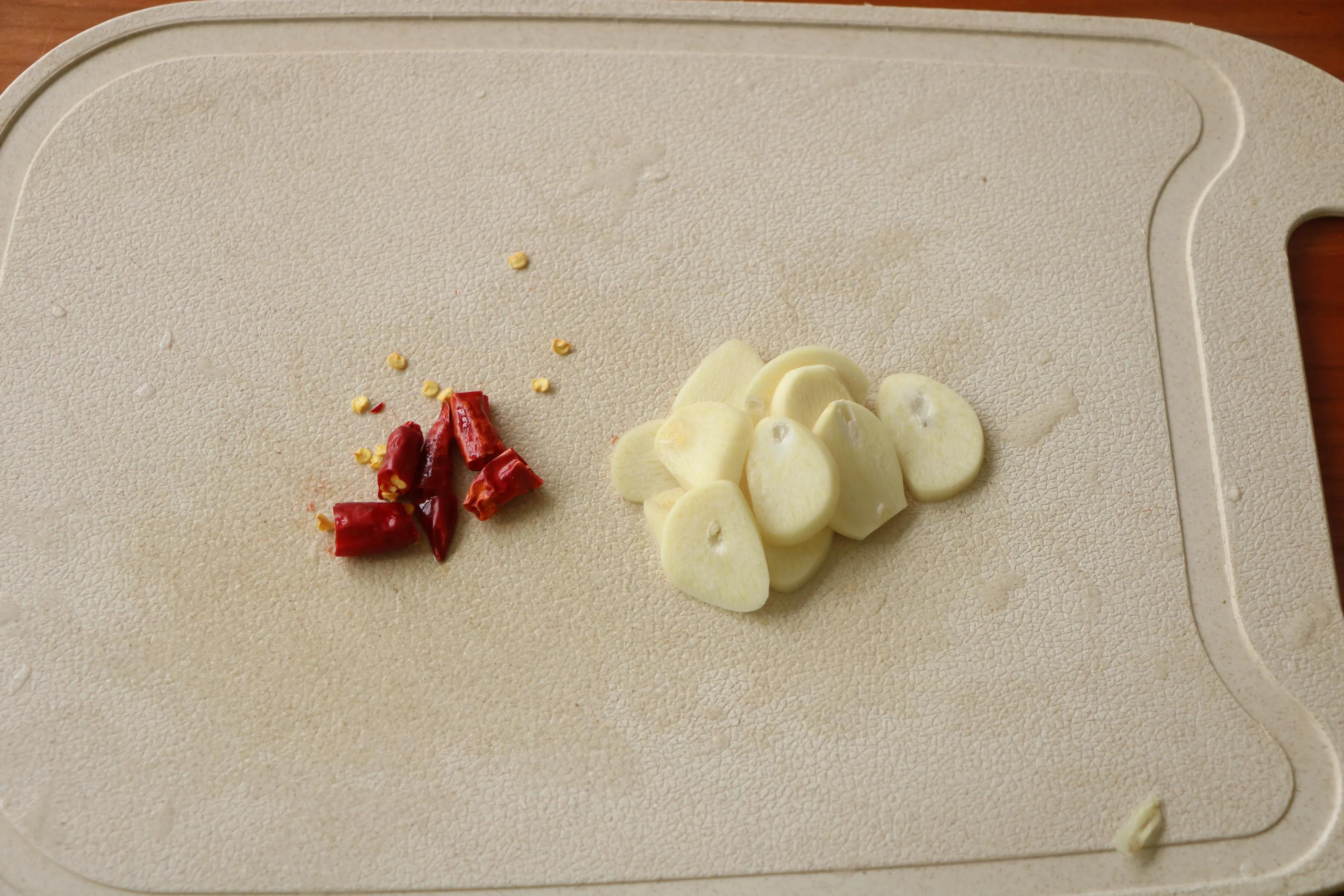 夏天的开胃菜，酸辣爽口开胃下饭，几分钟搞定，比大鱼大肉更过瘾