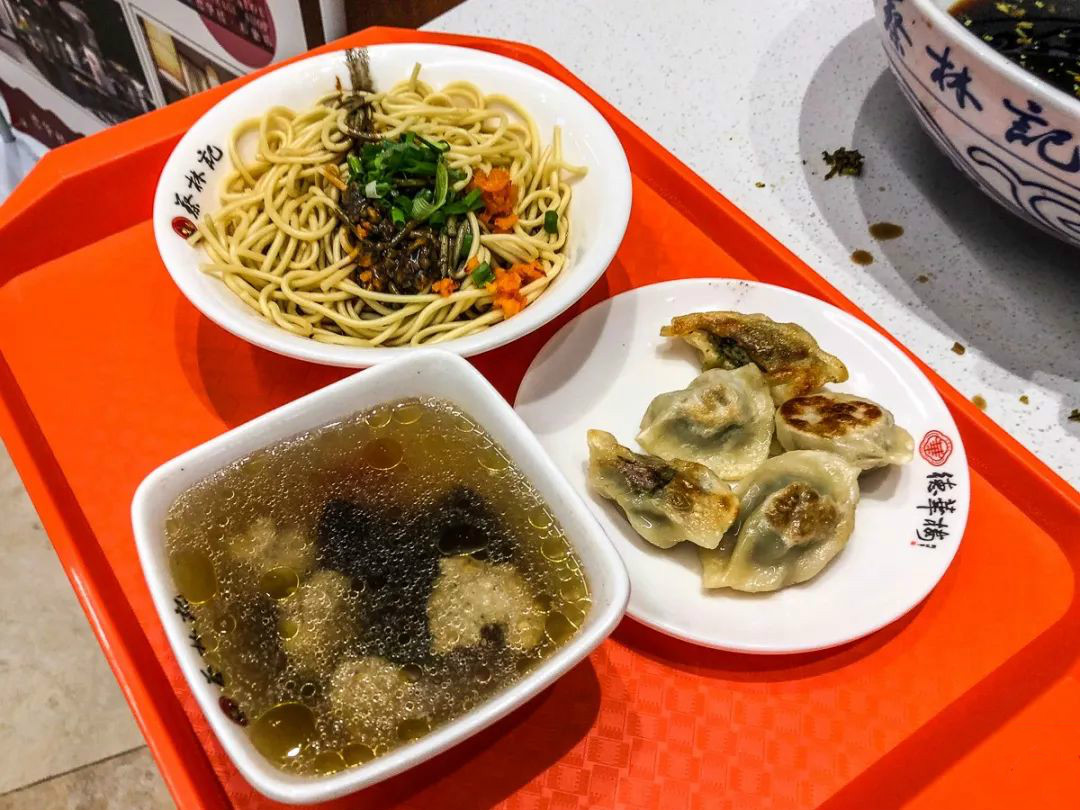 看完华为的食堂后，我提交了辞职，网友：公司待遇没对比就没伤害
