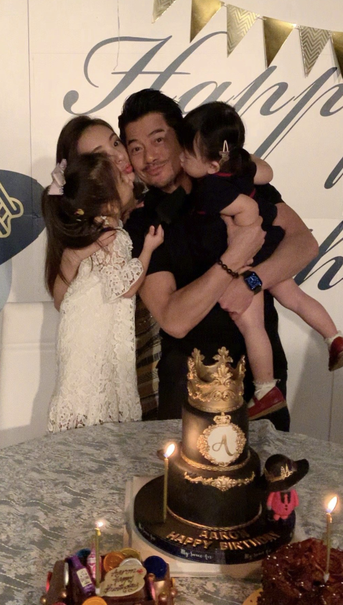 郭富城曬全家福慶祝55歲生日，方媛母女三人齊獻吻，幸福感爆棚