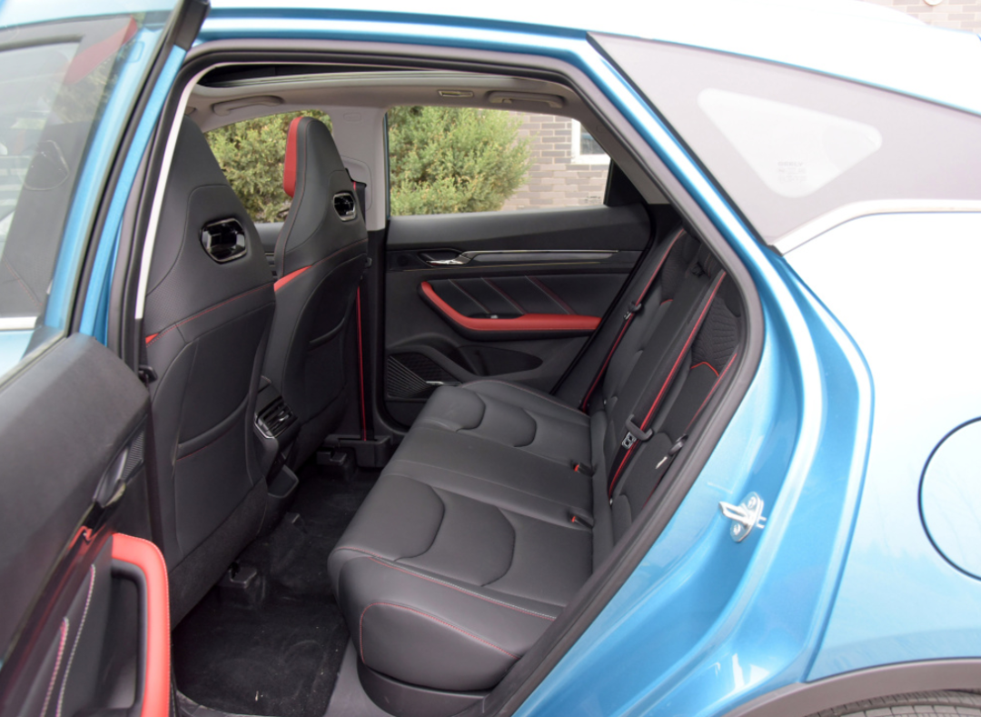 10万级居家运动紧凑SUV推荐!选吉利帝豪S还是哈弗赤兔？