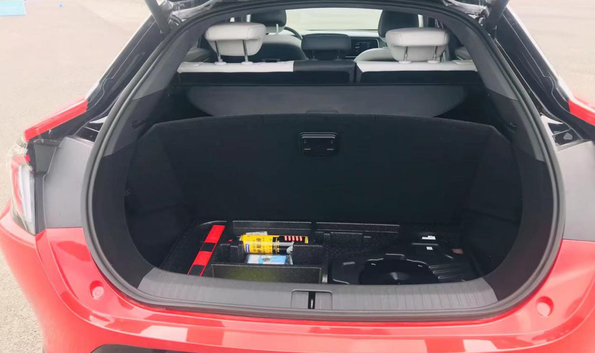试驾ARCFOX极狐阿尔法S，这是一台可以颠覆认知的电动车