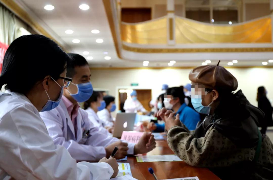 “医、校”联合送健康！东直门医院通州院区健康问诊咨询团队将中医药文化带进潞河中学校园