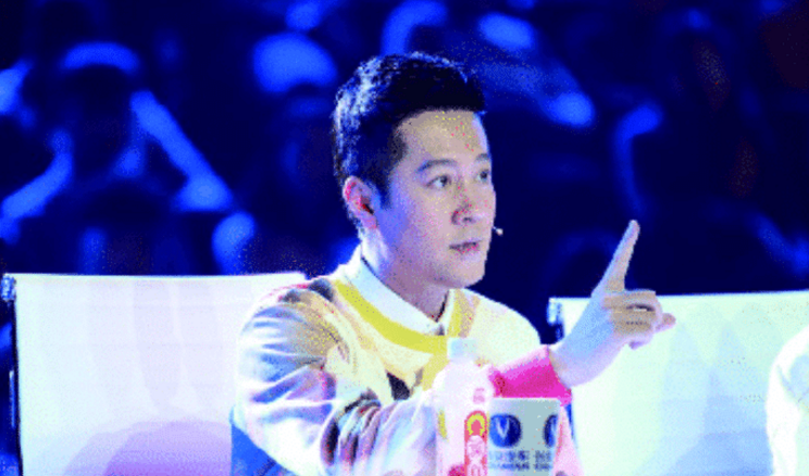 一辈子唱红了一首歌，却点评刘德华唱功不行，