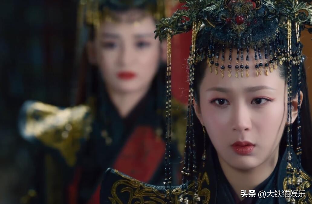 同一部剧中，当女配和女主造型一样，就很考验