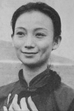 10年前丈夫意外坠楼去世，膝下无儿无女，如今刘雪华过得怎么样？