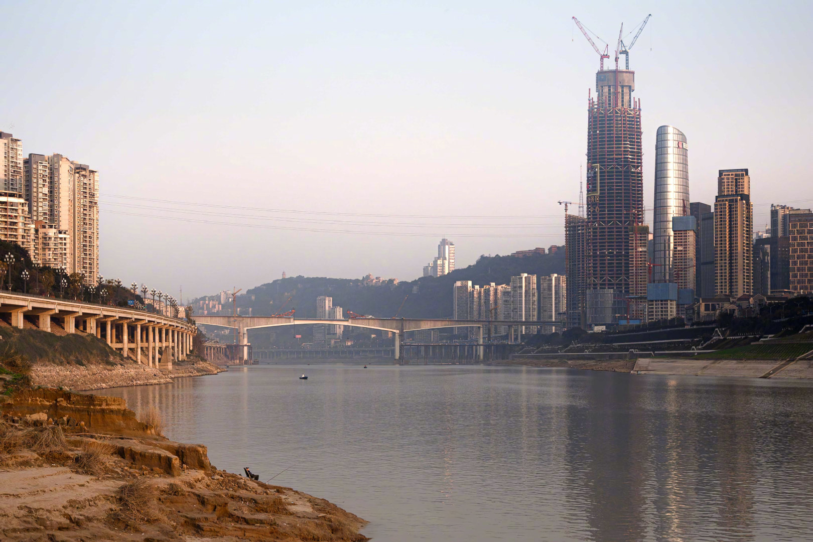 重庆最高建筑（高458米！镜头中的重庆在建第一高楼）
