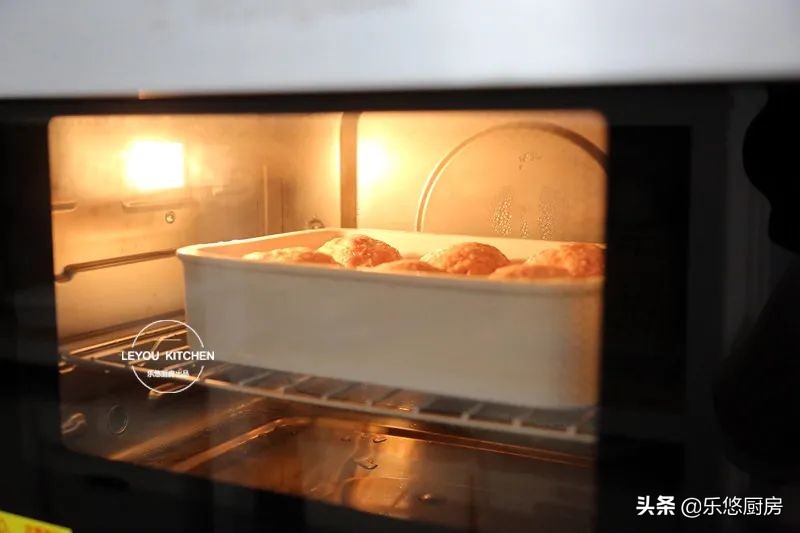 餐廳訂年夜飯，常點的一道大菜，不煎不炸，蒸熟就可以上桌