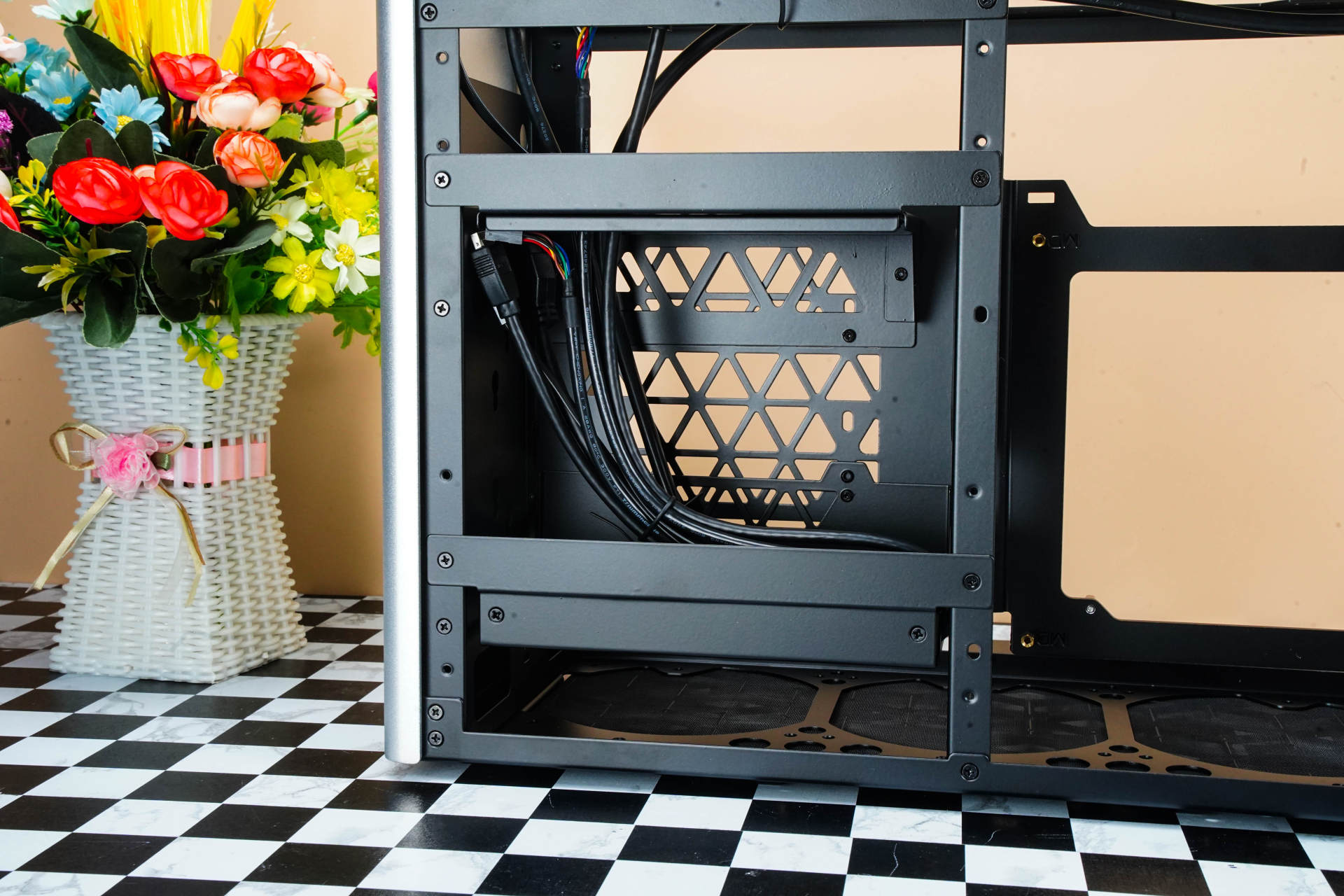 办公电脑也要高颜值，帮闺蜜组装电脑，我自己却爱了