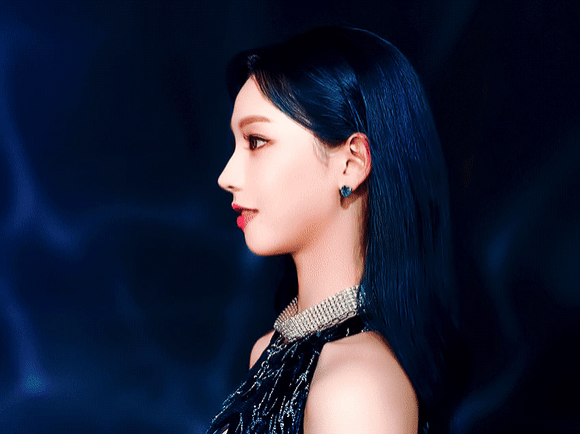 头型超级无敌好看的这位女团爱豆