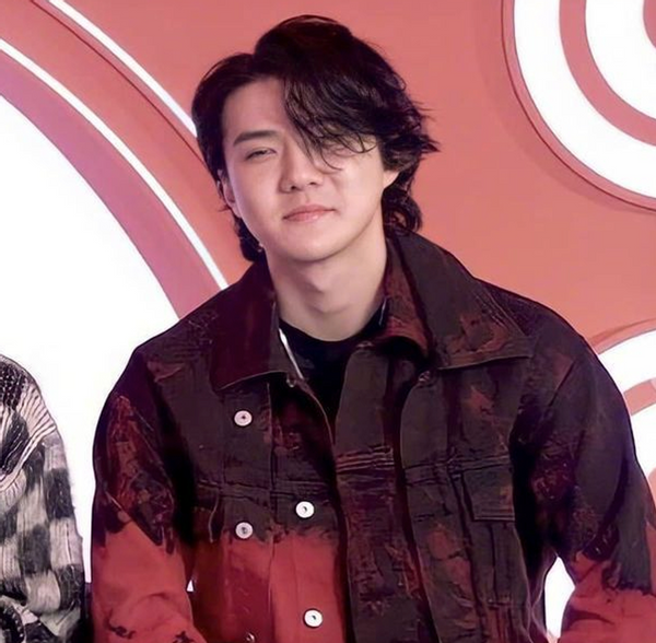 exo吴世勋胖了好多略显邋遢队友同框吴世勋的头是kai两倍大