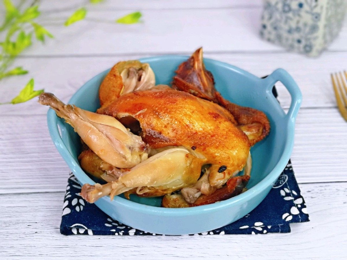 空气炸锅版辣酱烤鸡，鸡肉鲜嫩又入味，味道好吃，做法简单