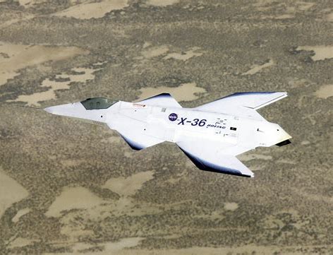 歼31挂载反舰导弹亮相，或登上中国新航母，小二